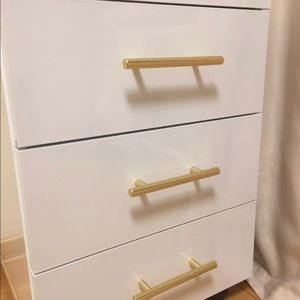 Cabinet pulls/handles